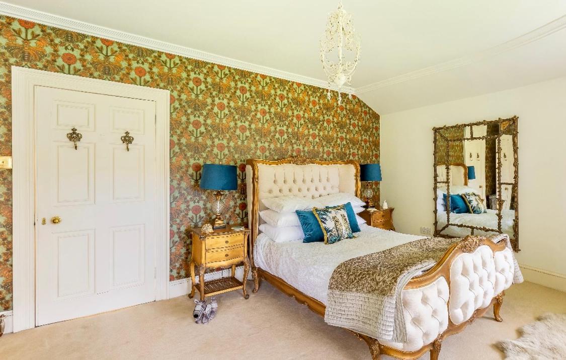 Private Room & Bathroom In Manor House Maybole Exterior photo